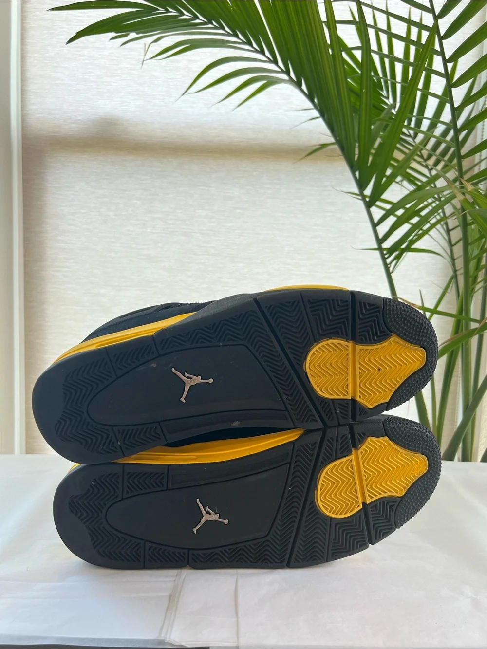 Nike Air Jordan 4 Retro Thunder 2023 Men’s Size 13 Black Yellow Shoes